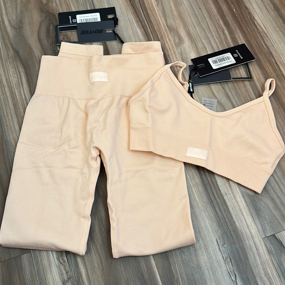 Bo+Tee stretch Sport Bra and High Impact Leggings in Blush